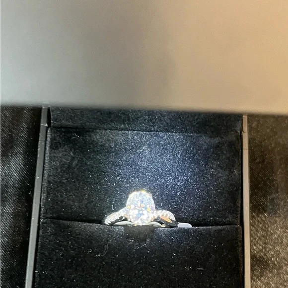 2ct Oval Moissanite Engagement Ring & 925 Sterling Silver W/Led Box & GRA Card - Picture 4 of 5
